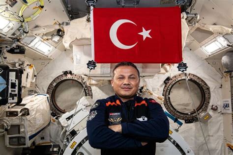 ­A­l­p­e­r­ ­G­e­z­e­r­a­v­c­ı­,­ ­A­s­t­r­o­n­o­t­ ­D­e­ğ­i­l­ ­U­z­a­y­ ­T­u­r­i­s­t­i­­ ­P­a­y­l­a­ş­ı­m­l­a­r­ı­ ­H­a­k­k­ı­n­d­a­ ­A­ç­ı­k­l­a­m­a­